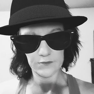 Meet your Posher, Crystal